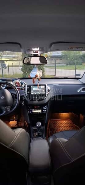 Peugeot 2008 1.2 Allure Platinum