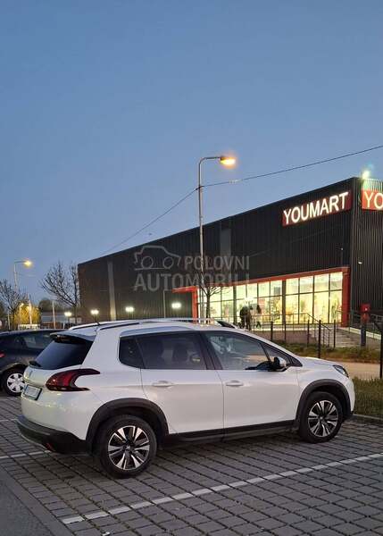 Peugeot 2008 1.2 Allure Platinum