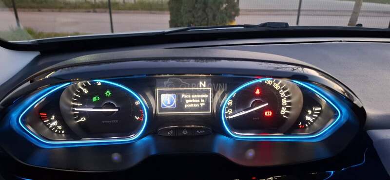 Peugeot 2008 1.2 Allure Platinum
