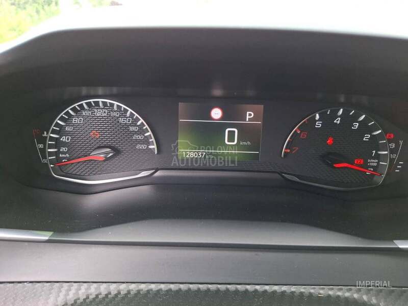Peugeot 2008 1.2 B Autom