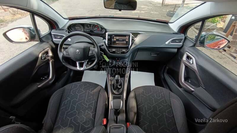 Peugeot 2008 1.2 PURETECH STYLE