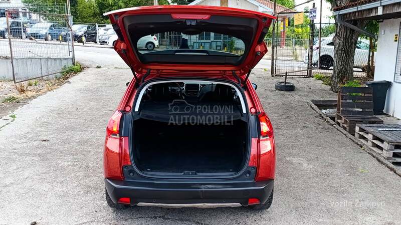 Peugeot 2008 1.2 PURETECH STYLE