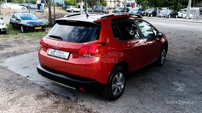 Peugeot 2008 1.2 PURETECH STYLE