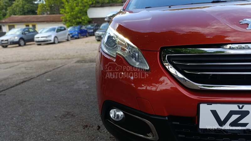 Peugeot 2008 1.2 PURETECH STYLE