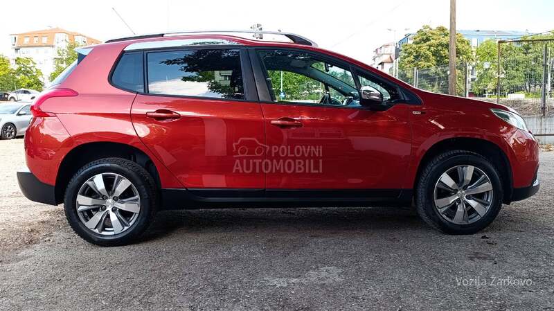 Peugeot 2008 1.2 PURETECH STYLE