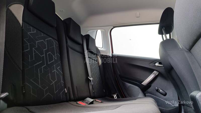 Peugeot 2008 1.2 PURETECH STYLE
