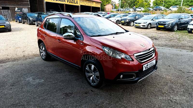 Peugeot 2008 1.2 PURETECH STYLE