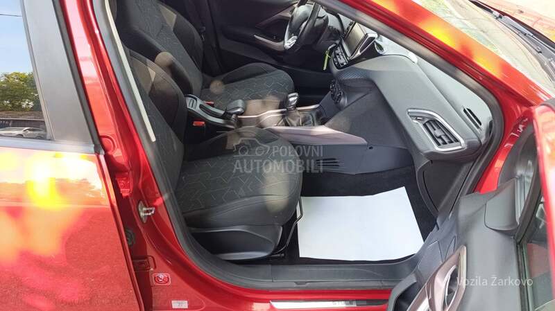 Peugeot 2008 1.2 PURETECH STYLE