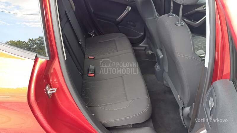 Peugeot 2008 1.2 PURETECH STYLE