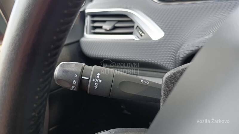 Peugeot 2008 1.2 PURETECH STYLE