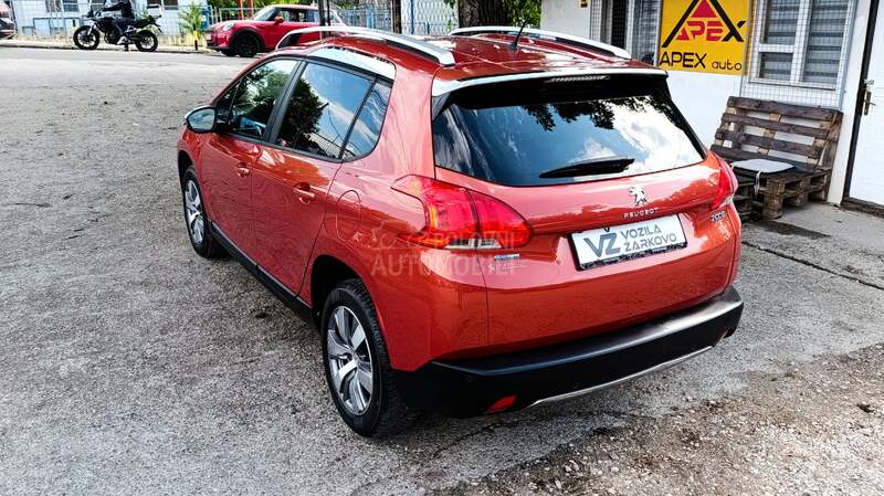Peugeot 2008 1.2 PURETECH STYLE