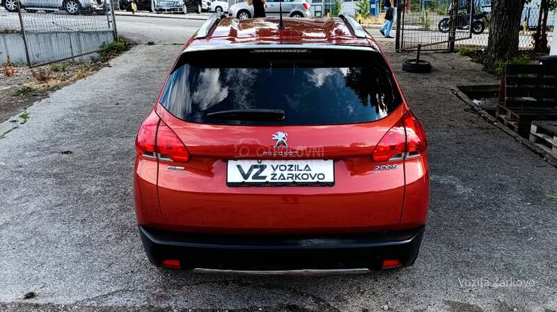 Peugeot 2008 1.2 PURETECH STYLE