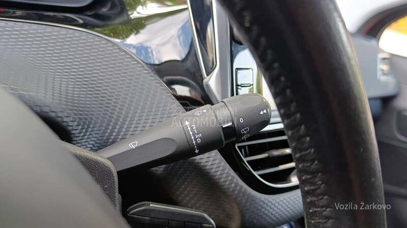 Peugeot 2008 1.2 PURETECH STYLE