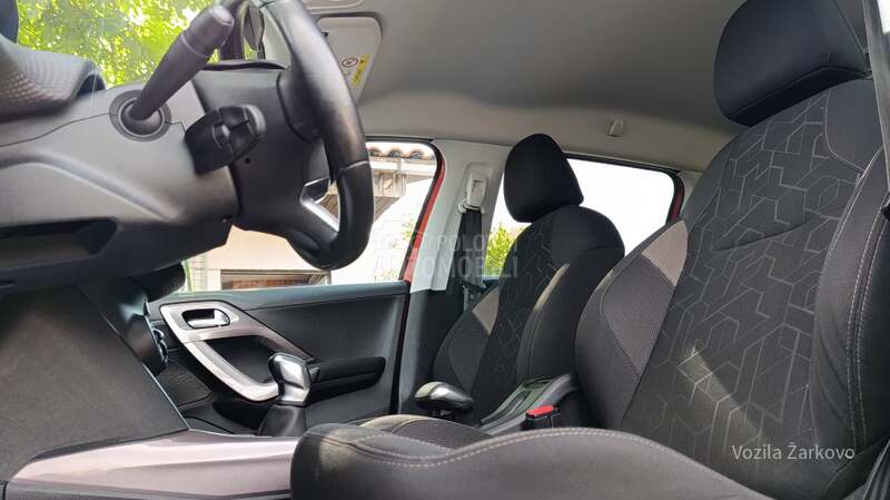 Peugeot 2008 1.2 PURETECH STYLE