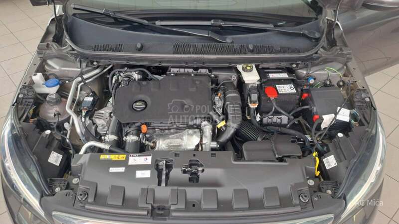 Peugeot 308 1.5 BLU NAV ALU AUT
