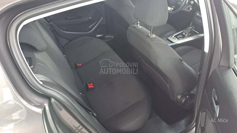 Peugeot 308 1.5 BLU NAV ALU AUT