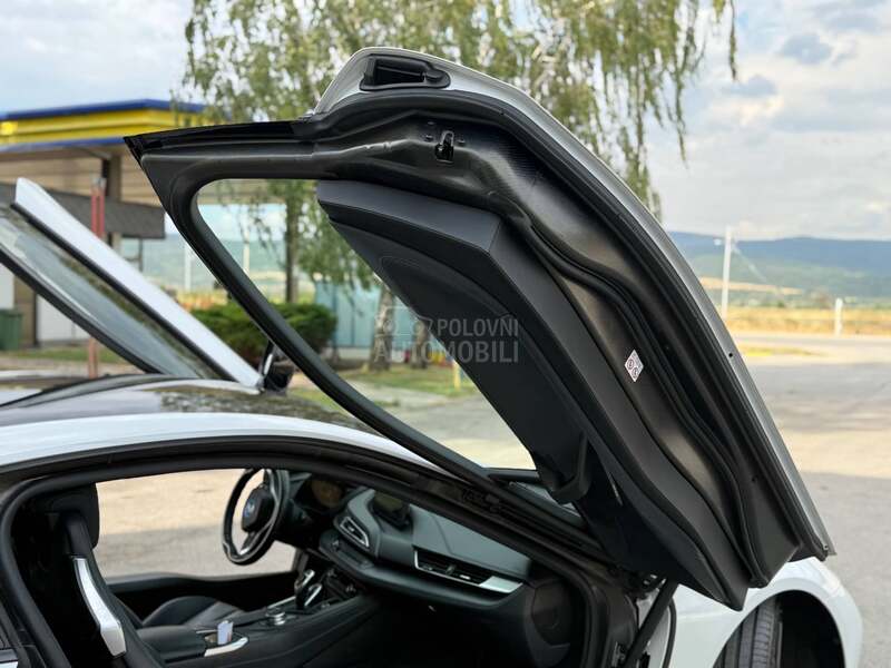 BMW i8 Coupe