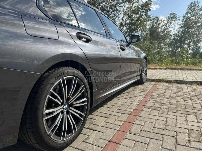 BMW 330 