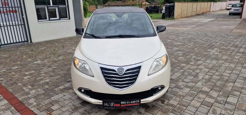 Lancia Ypsilon 1.2 PERLA NOOVA