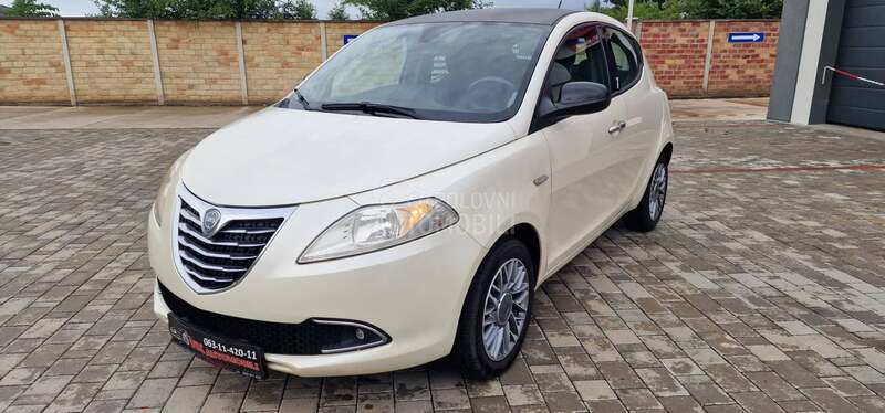 Lancia Ypsilon 1.2 PERLA NOOVA