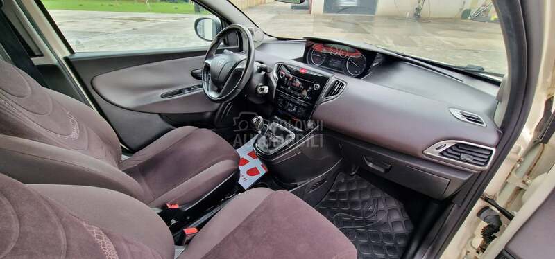 Lancia Ypsilon 1.2 PERLA NOOVA