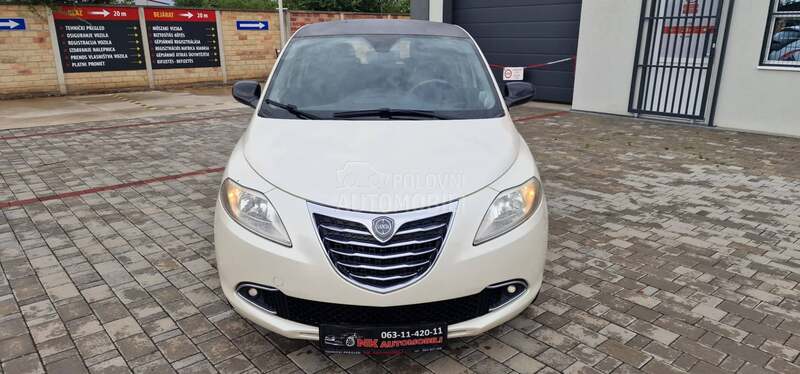 Lancia Ypsilon 1.2 PERLA NOOVA