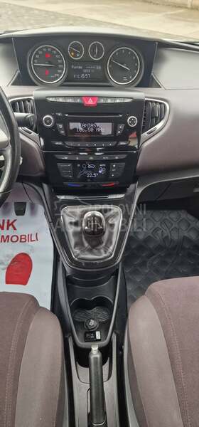 Lancia Ypsilon 1.2 PERLA NOOVA