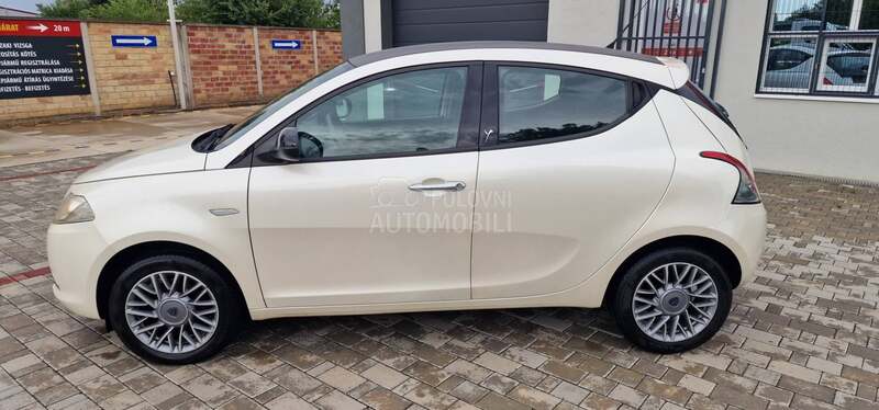 Lancia Ypsilon 1.2 PERLA NOOVA