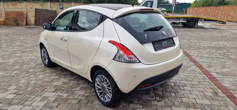 Lancia Ypsilon 1.2 PERLA NOOVA