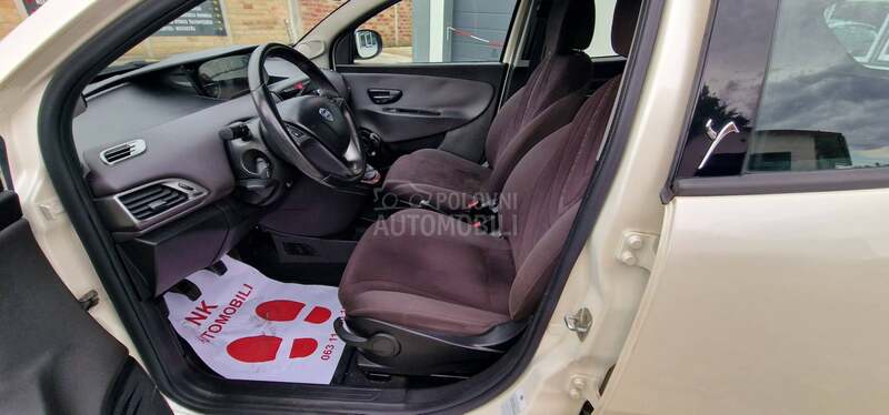 Lancia Ypsilon 1.2 PERLA NOOVA