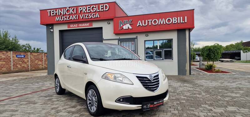 Lancia Ypsilon 1.2 PERLA NOOVA