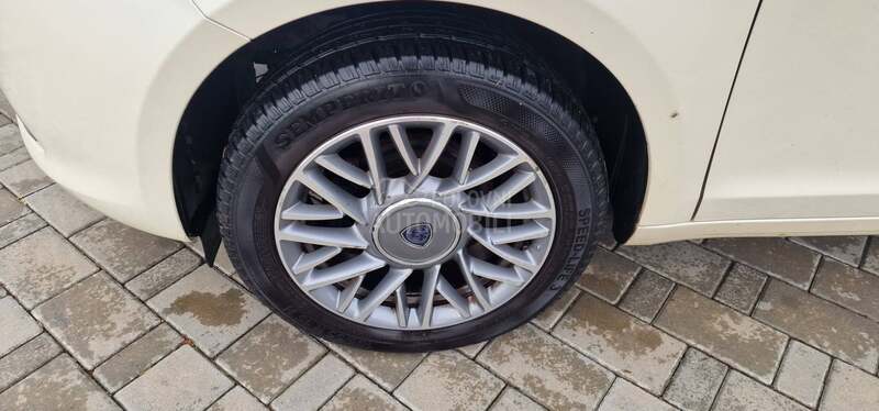 Lancia Ypsilon 1.2 PERLA NOOVA