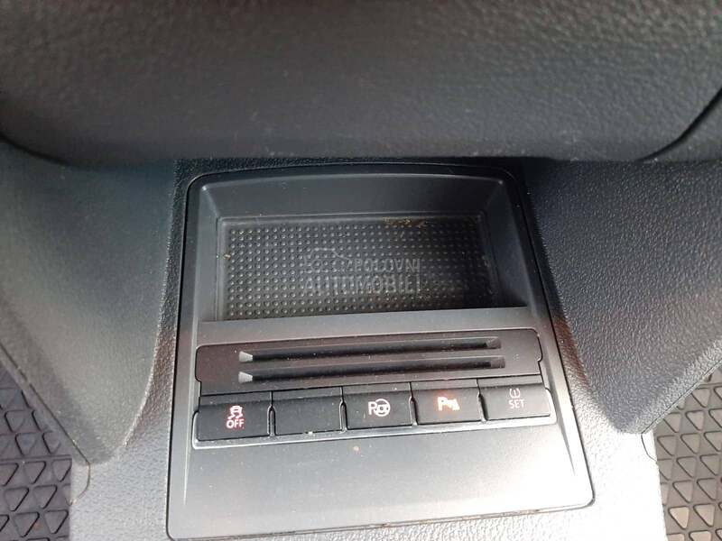 Volkswagen Touran sedam sedišta
