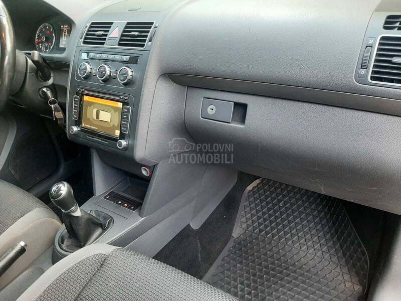 Volkswagen Touran sedam sedišta