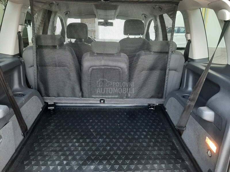 Volkswagen Touran sedam sedišta