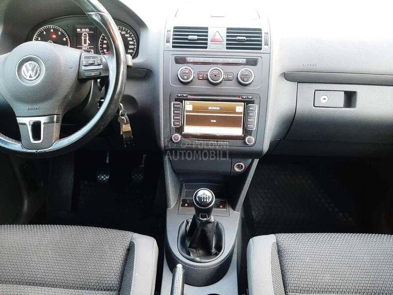Volkswagen Touran sedam sedišta