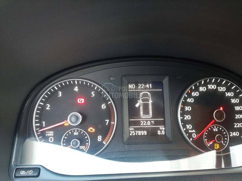 Volkswagen Touran sedam sedišta