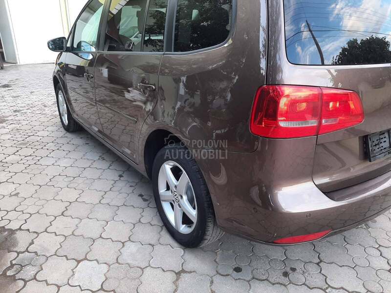 Volkswagen Touran sedam sedišta