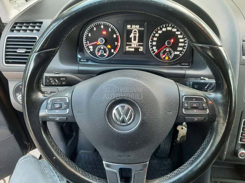 Volkswagen Touran sedam sedišta