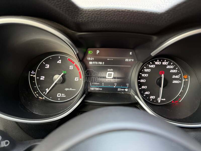 Alfa Romeo Stelvio 2.2 Q4 PANO