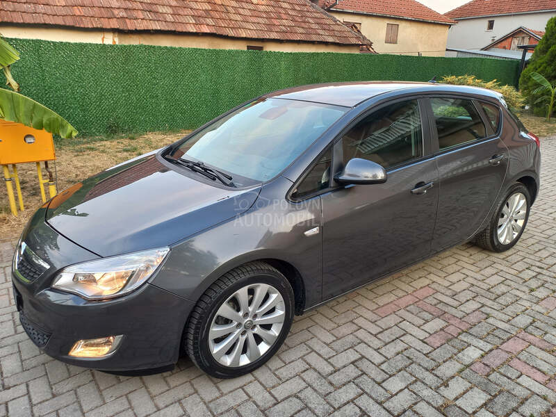 Opel Astra J 1.6 CH NOVA
