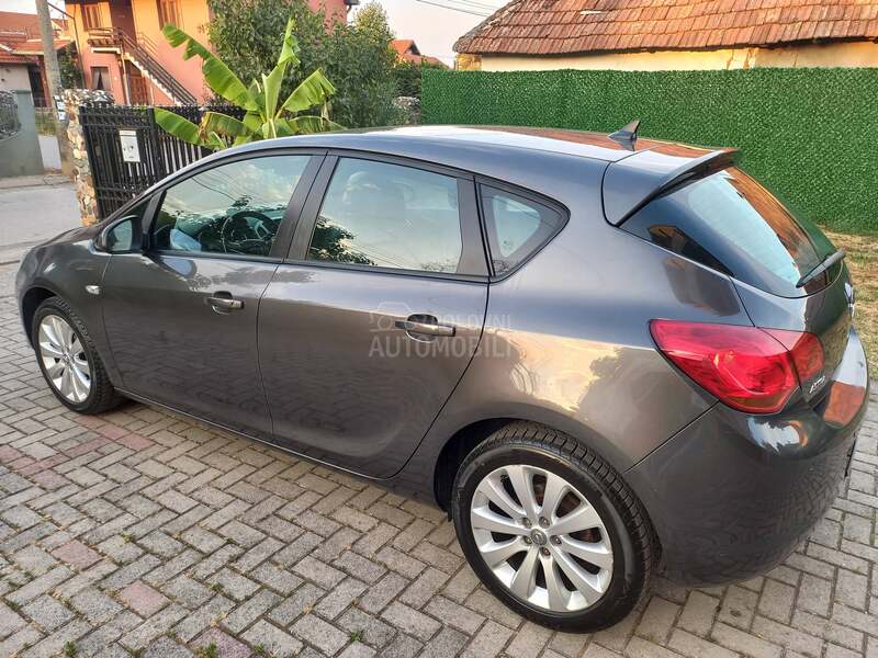 Opel Astra J 1.6 CH NOVA
