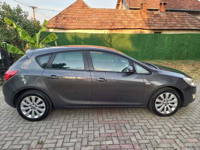 Opel Astra J 1.6 CH NOVA