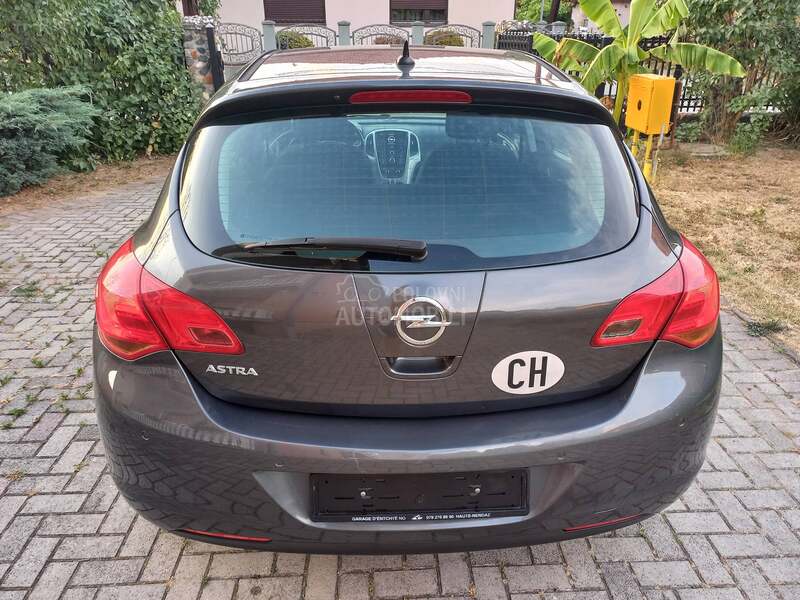 Opel Astra J 1.6 CH NOVA