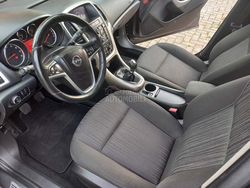 Opel Astra J 1.6 CH NOVA