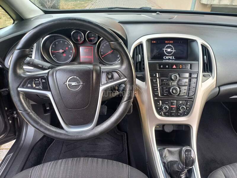 Opel Astra J 1.6 CH NOVA