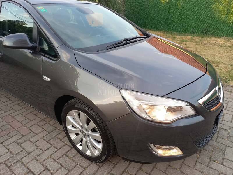 Opel Astra J 1.6 CH NOVA