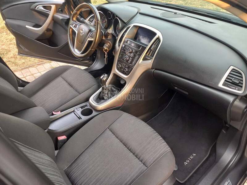 Opel Astra J 1.6 CH NOVA