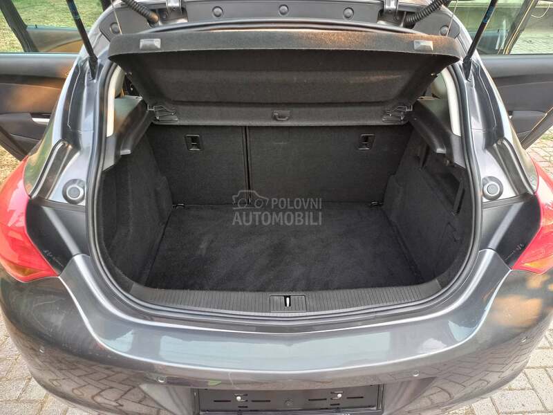 Opel Astra J 1.6 CH NOVA