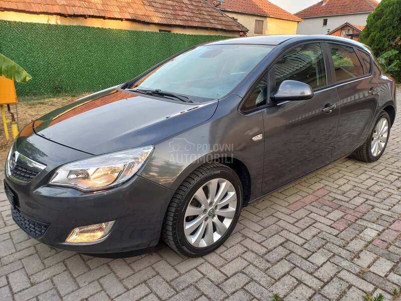Opel Astra J 1.6 CH NOVA